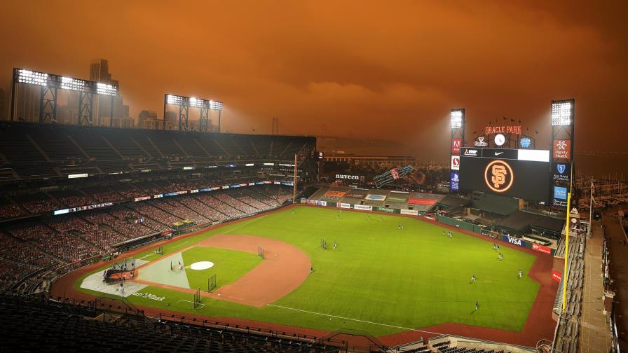 Gigantes hilan 5to triunfo, superan a Marineros bajo el humo