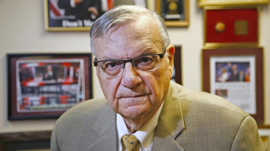 Arpaio se postula a la alcaldía de un suburbio de Phoenix Arpaio se postula a la alcaldía de un suburbio de Phoenix