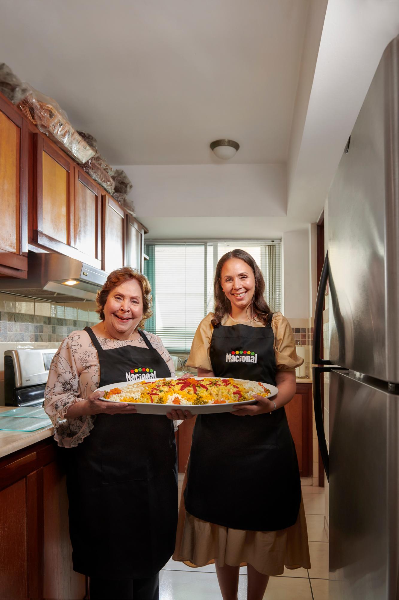Fedora Pellerano de Gómez y Gia Gómez.