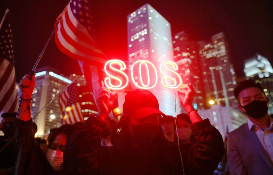 Manifestación pacífica pro-EEUU en Hong Kong acaba en tensión con la policía