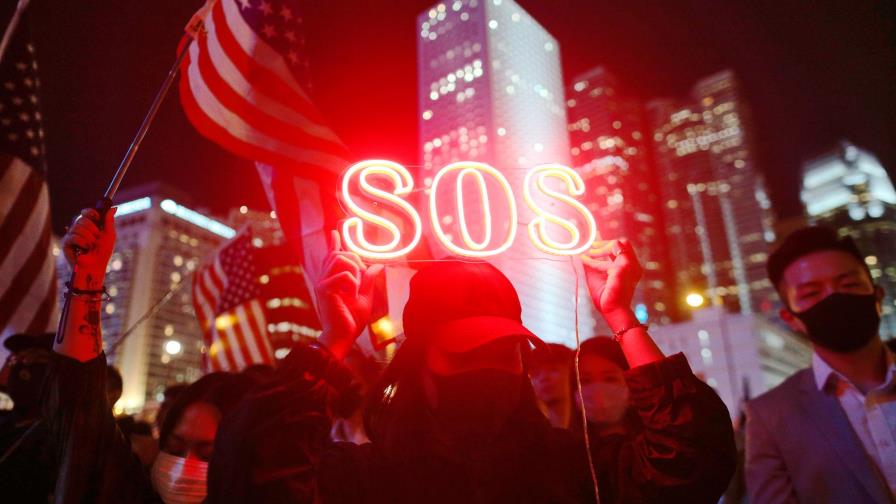 Manifestación pacífica pro-EEUU en Hong Kong acaba en tensión con la policía Manifestación pacífica pro-EEUU en Hong Kong acaba en tensión con la policía