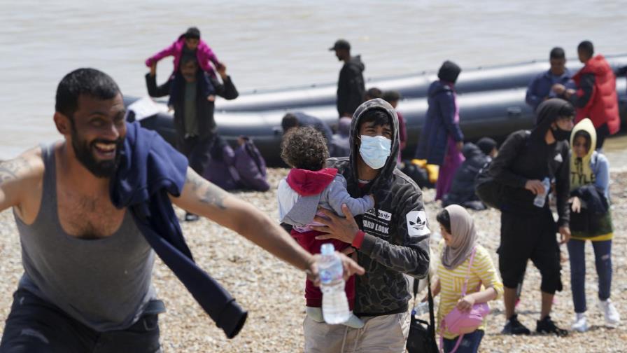 Gran Bretaña bate su récord de migrantes llegados por mar