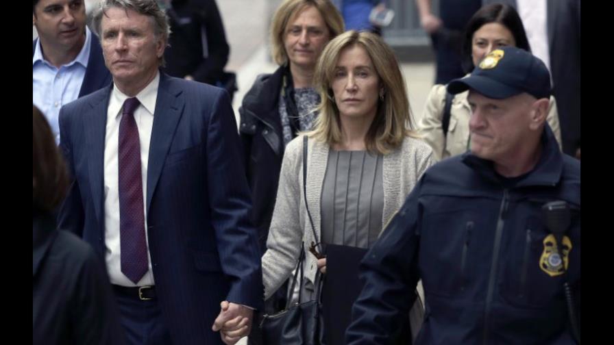 Actriz Felicity Huffman se declara culpable de fraude y podría ir a prisión