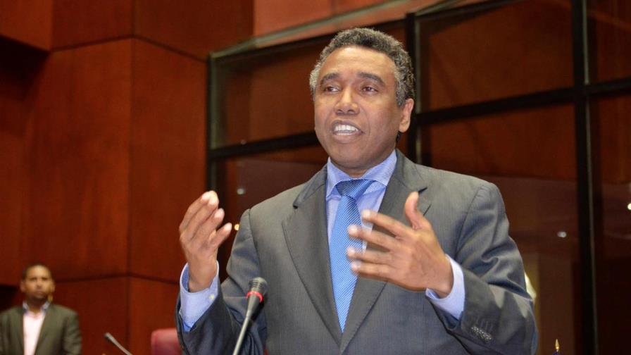 Leonelistas en el PLD bajo la mirada de sus compañeros de partido Leonelistas en el PLD bajo la mirada de sus compañeros de partido