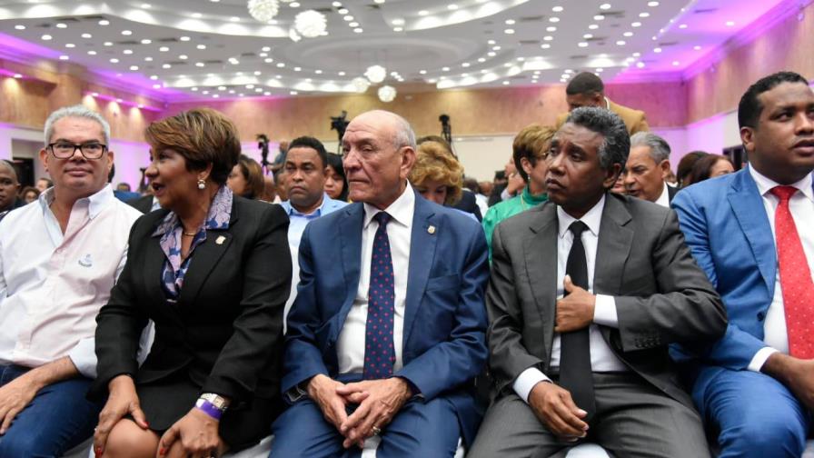 Candidatos leonelistas que asistieron al acto de juramentación del PLD