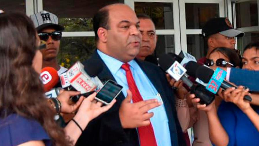 Interrogan víctimas y hombre que colocó la droga en Villa Vásquez
Interrogan víctimas y hombre que colocó la droga en Villa Vásquez Interrogan víctimas y hombre que colocó la droga en Villa Vásquez
Interrogan víctimas y hombre que colocó la droga en Villa Vásquez