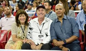 Peralta, Félix Sánchez  y otras personalidades presentes en juego de Las Reinas del Caribe