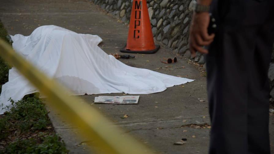 Hombre da tres tiros a su expareja en Los Jardines del Norte y se suicida Hombre da tres tiros a su expareja en Los Jardines del Norte y se suicida