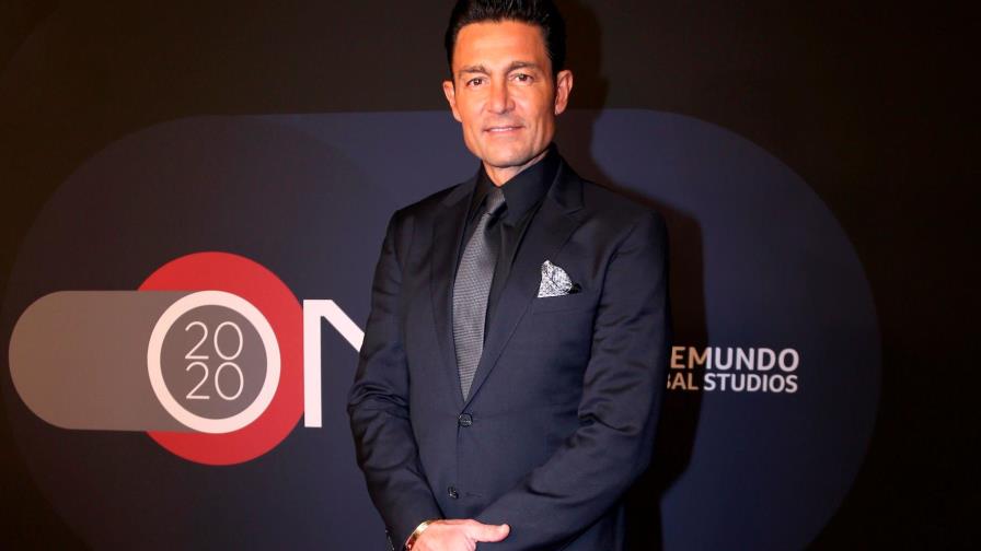 Tras años en Televisa, Fernando Colunga firma con Telemundo Tras años en Televisa, Fernando Colunga firma con Telemundo