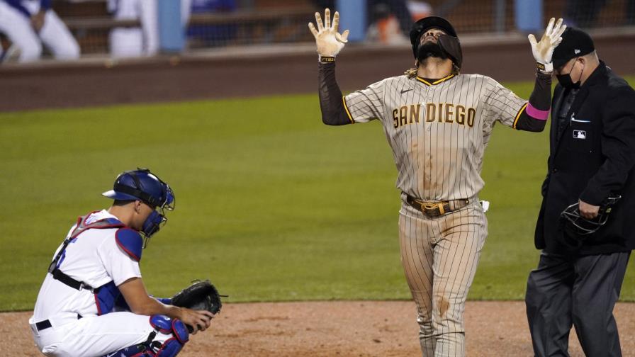 Tatis sacude dos jonrones para celebrar hazaña de su padre