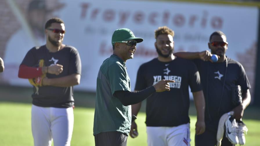 Las Estrellas Orientales practican para la Serie del Caribe con 23 de 28 jugadores posibles