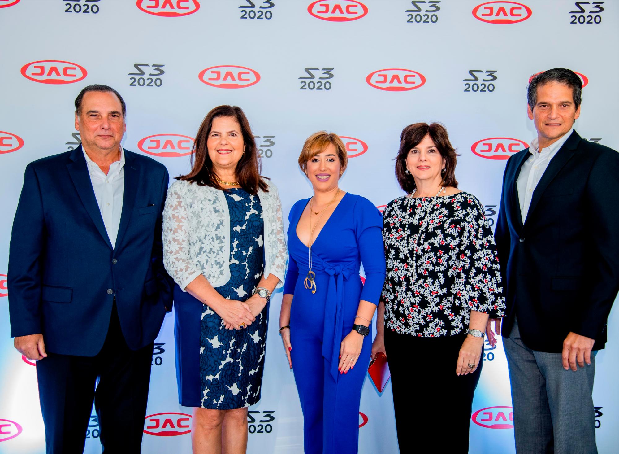 Fernando Villanueva, Sonia Villanueva, Patricia García, Sarah Villanueva y Oscar Villanueva.