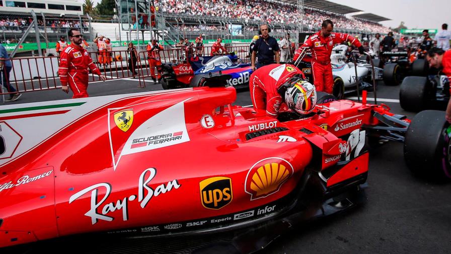 Fórmula Uno: El Ferrari de Sebastián Vettel se rompe.-.-