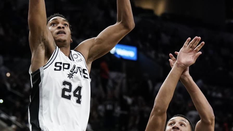 Spurs aplastan 123-97 a Magic; Vassell consigue 19 puntos