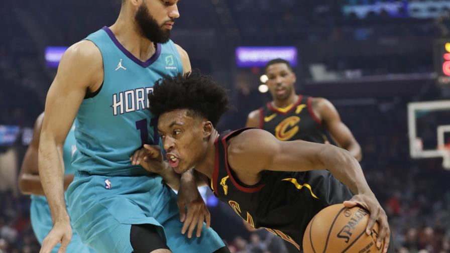 Cavaliers resisten ante Charlotte