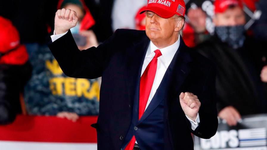 Lara Trump defiende al presidente de EEUU tras el enciérrenla en un mitin Lara Trump defiende al presidente de EEUU tras el enciérrenla en un mitin