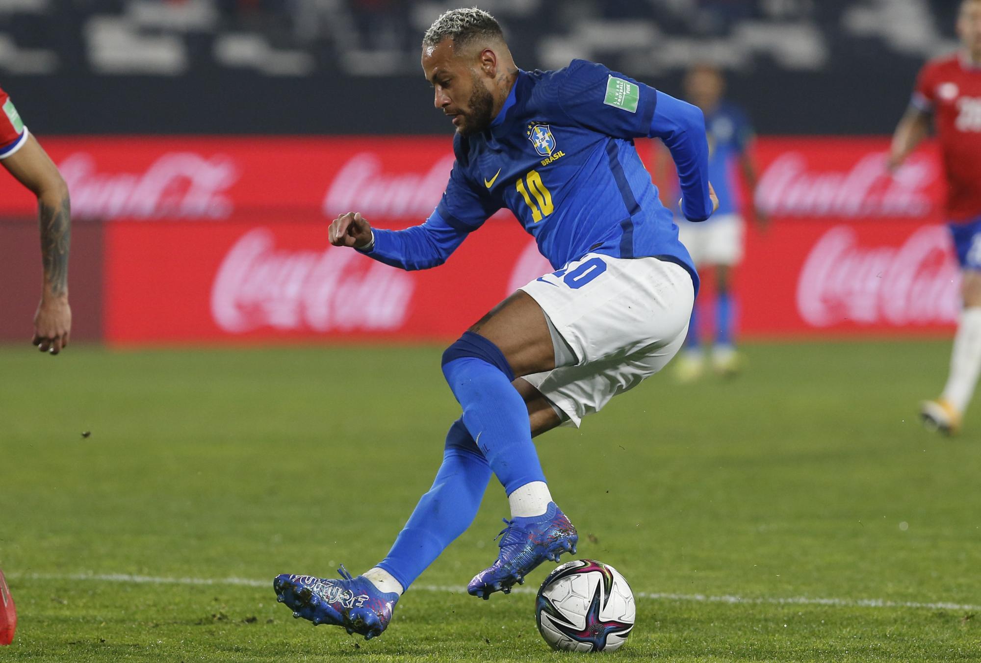 El delantero brasileño Neymar durante el partido contra Chile por las eliminatorias del Mundial, el jueves 2 de septiembre de 2021, en Santiago. (Claudio Reyes/Pool vía AP)