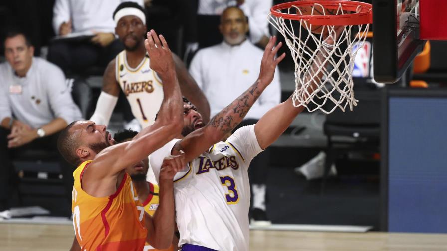 Lakers derrotan al Jazz 116-108 y lideran el oeste