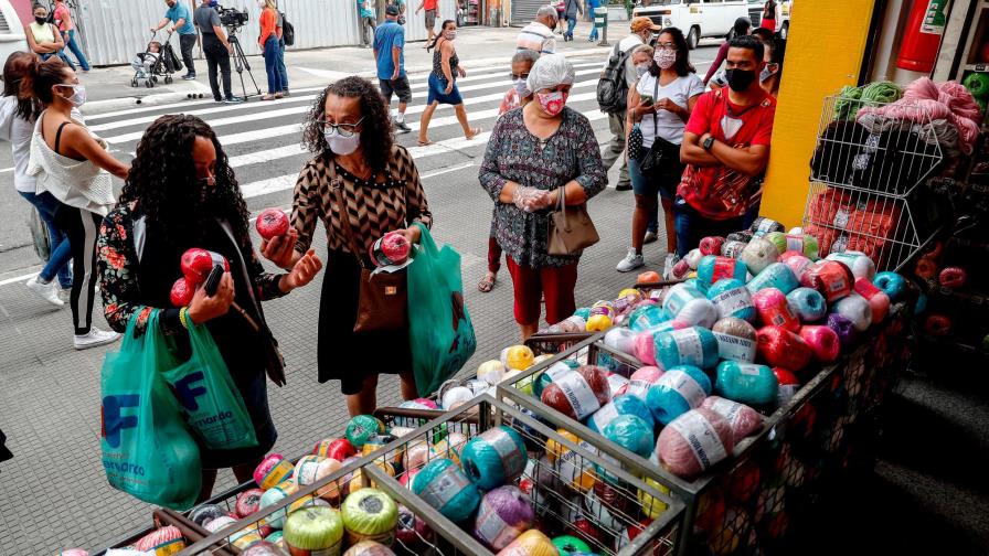 Un alcalde de Brasil anuncia apertura del comercio “muera quien muera”