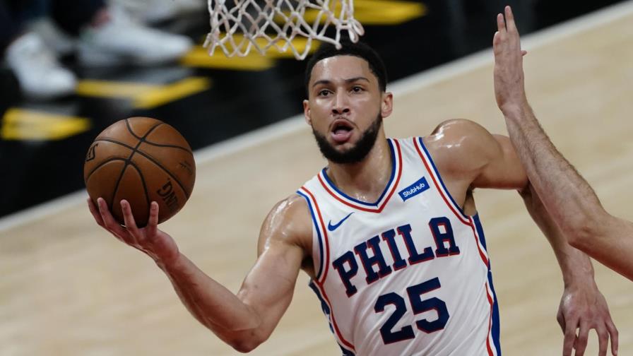 Dilema de los 76ers: ¿Qué hacer con Simmons? Dilema de los 76ers: ¿Qué hacer con Simmons?