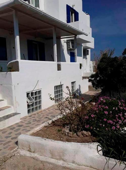 La isla griega de Miconos vuelve a la normalidad tras toque de queda