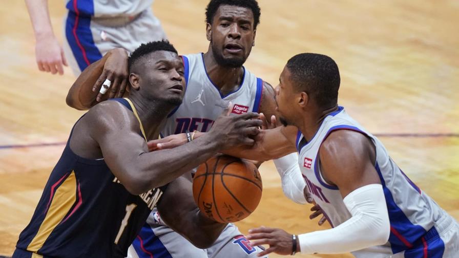 Williamson guía a Pelicans a victoria sobre Pistons