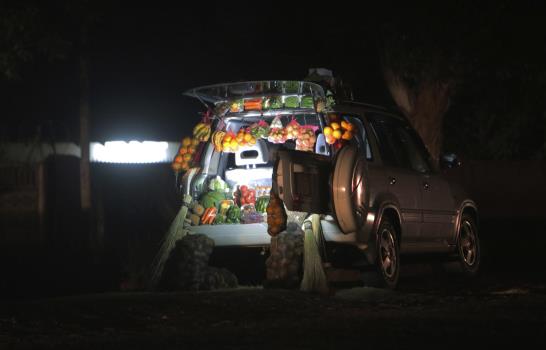 Coronavirus: Venta desde autos, nueva realidad en Zimbabue