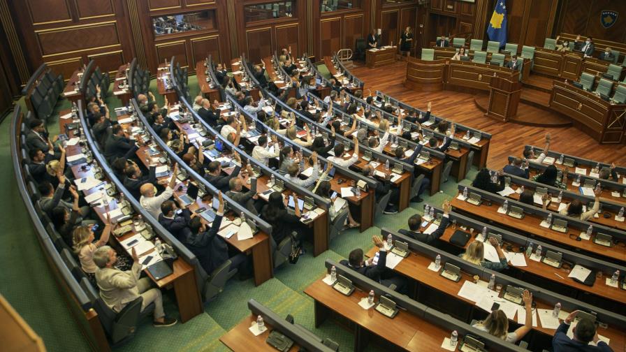 Kosovo adopta resolución que condena masacre de Srebrenica