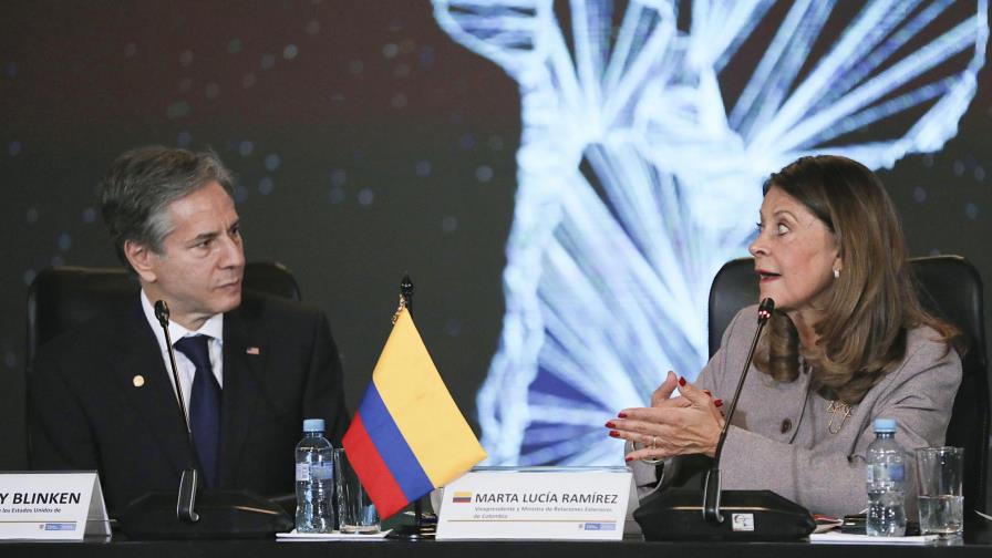 Blinken busca impulsar la democracia, respalda a Colombia