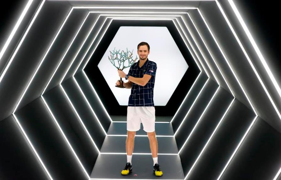 Medvedev remonta a Zverev y conquista el Masters 1000 de París