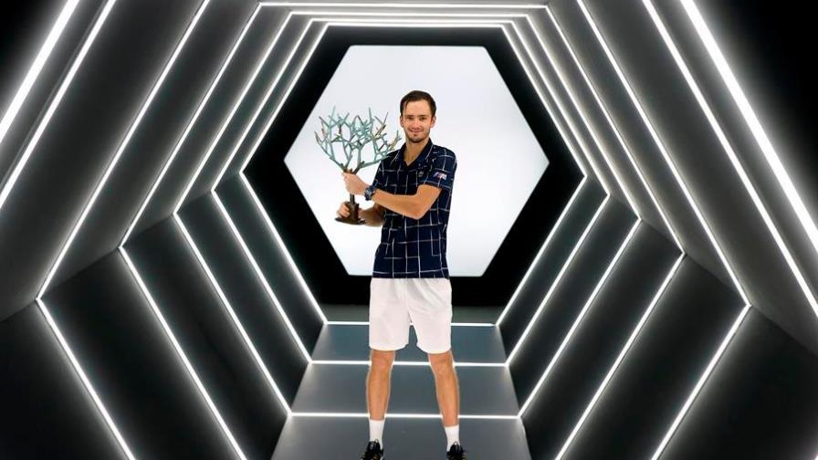 Medvedev remonta a Zverev y conquista el Masters 1000 de París