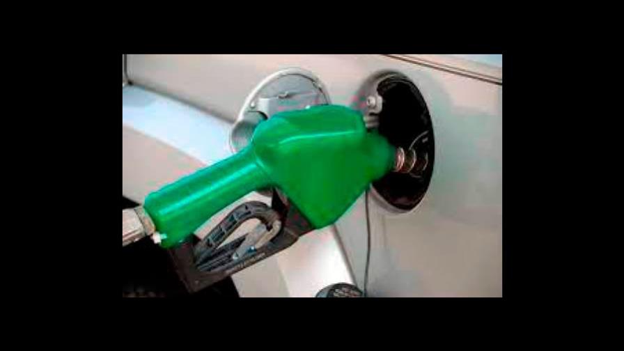 Suben entre cuatro y cinco pesos  la gasolina premium y otros combustibles 