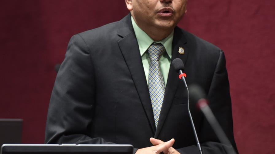 Diputado pide a demás legisladores que se desprendan de RD$2,000 MM para UASD