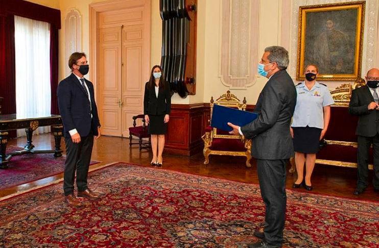 Embajador Fidel Santana presenta cartas credenciales en Uruguay