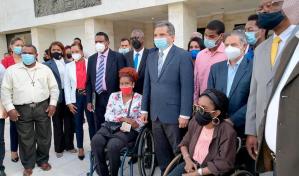 Inscriben a Fidel Santana para Defensor del Pueblo 