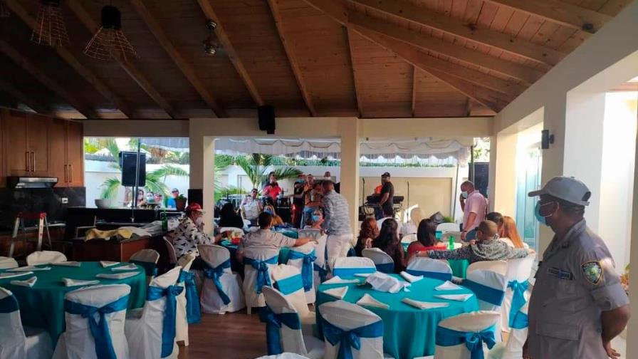 Apresan 15 personas durante fiesta en Valverde y dejan ir al grupo musical Apresan 15 personas durante fiesta en Valverde y dejan ir al grupo musical