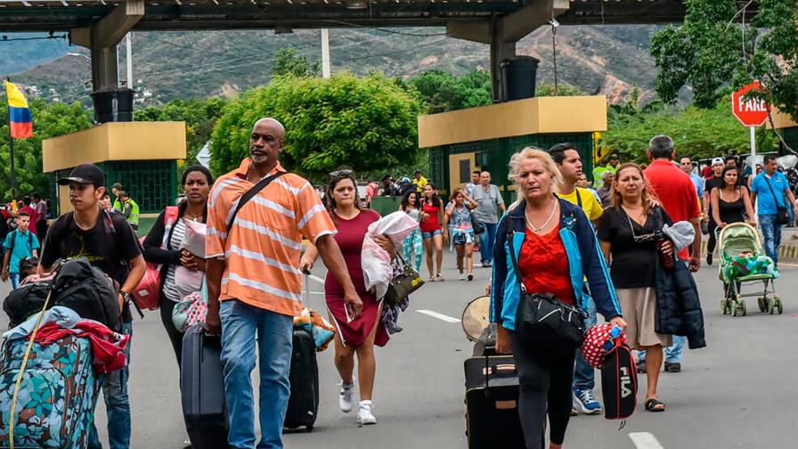 Migrantes venezolanos enfrentan difíciles decisiones conforme se propaga el coronavirus