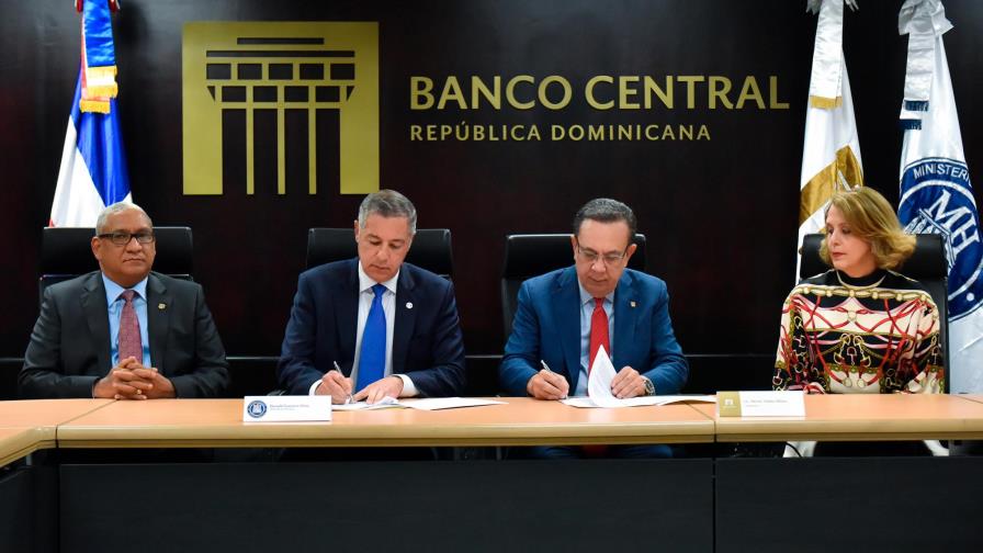 Banco Central y Hacienda firman memorando sobre nueva Ley de Recapitalización Banco Central y Hacienda firman memorando sobre nueva Ley de Recapitalización