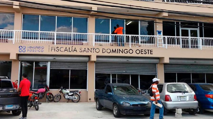 Denuncian negligencia de policías a cargo de ejecutar órdenes de Fiscalía de SDO Denuncian negligencia de policías a cargo de ejecutar órdenes de Fiscalía de SDO