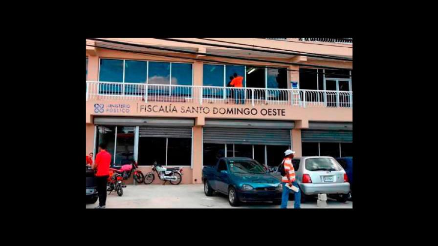 Aplazan para el miércoles coerción a padres que dejaban a tres niñas encerradas en cisterna