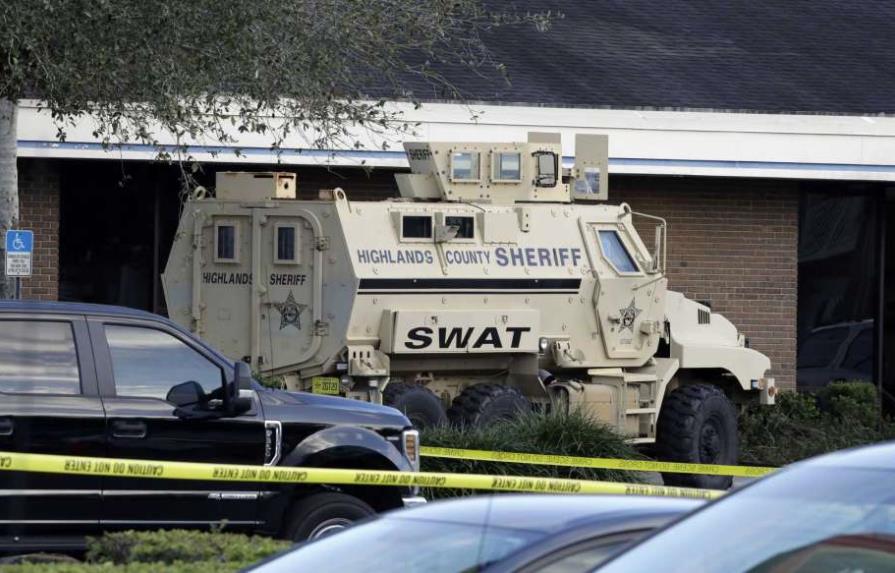 Mueren 5 personas por tiroteo en banco de Florida