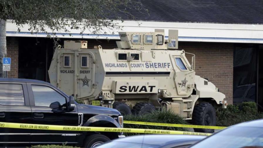 Mueren 5 personas por tiroteo en banco de Florida