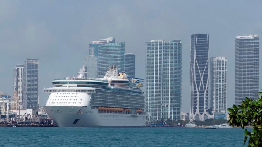 Florida apelará decisión de tribunal que mantiene restricciones a cruceros