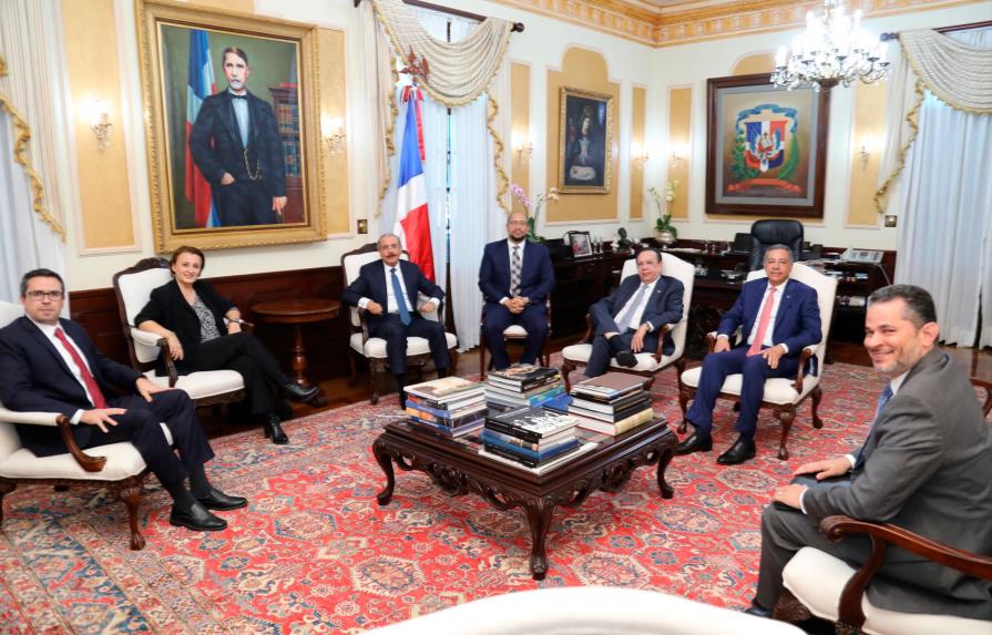 El presidente Danilo Medina recibió a la delegación del FMI
FMI destaca solidez de la macroeconomía dominicana