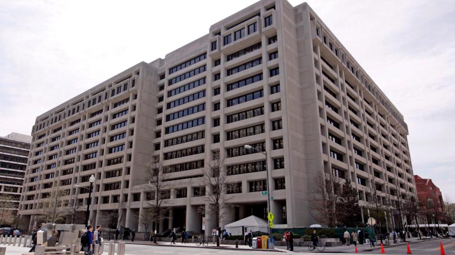 FMI advierte de alta deuda empresarial y sobrevaluación de activos bursátiles