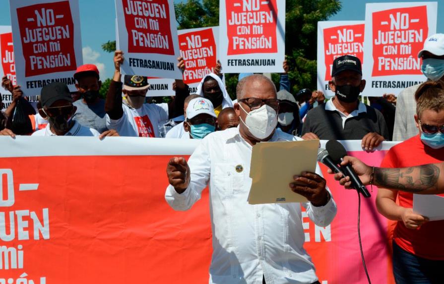 Trabajadores de San Juan se oponen a entrega de fondos de pensiones