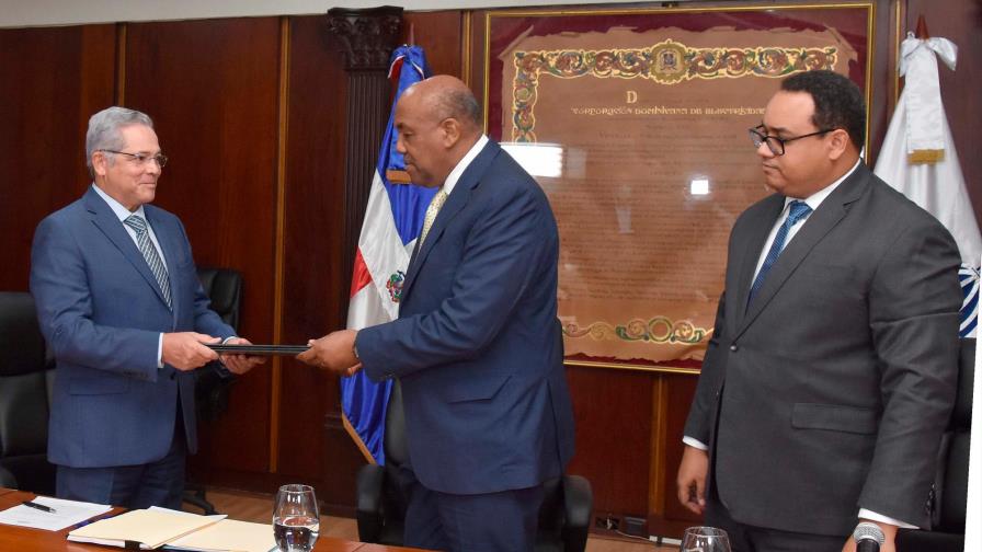 El gobierno traspasa acciones de las distribuidoras eléctricas al Fonper