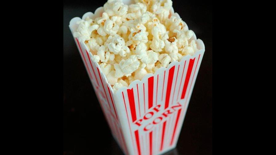 Palomita de maíz se le atasca en los dientes y terminan operándolo del corazón