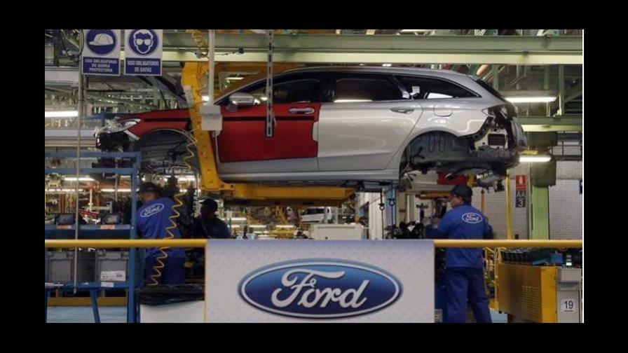 Ford retirará 874,000 vehículos por riesgo de incendio
