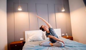 Tres posturas de yoga que te ayudar&aacute;n a dormir mejor